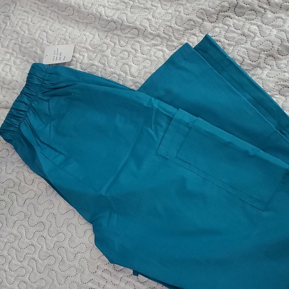 Teal XXS Scrub set - brand new - Picture 2 of 6